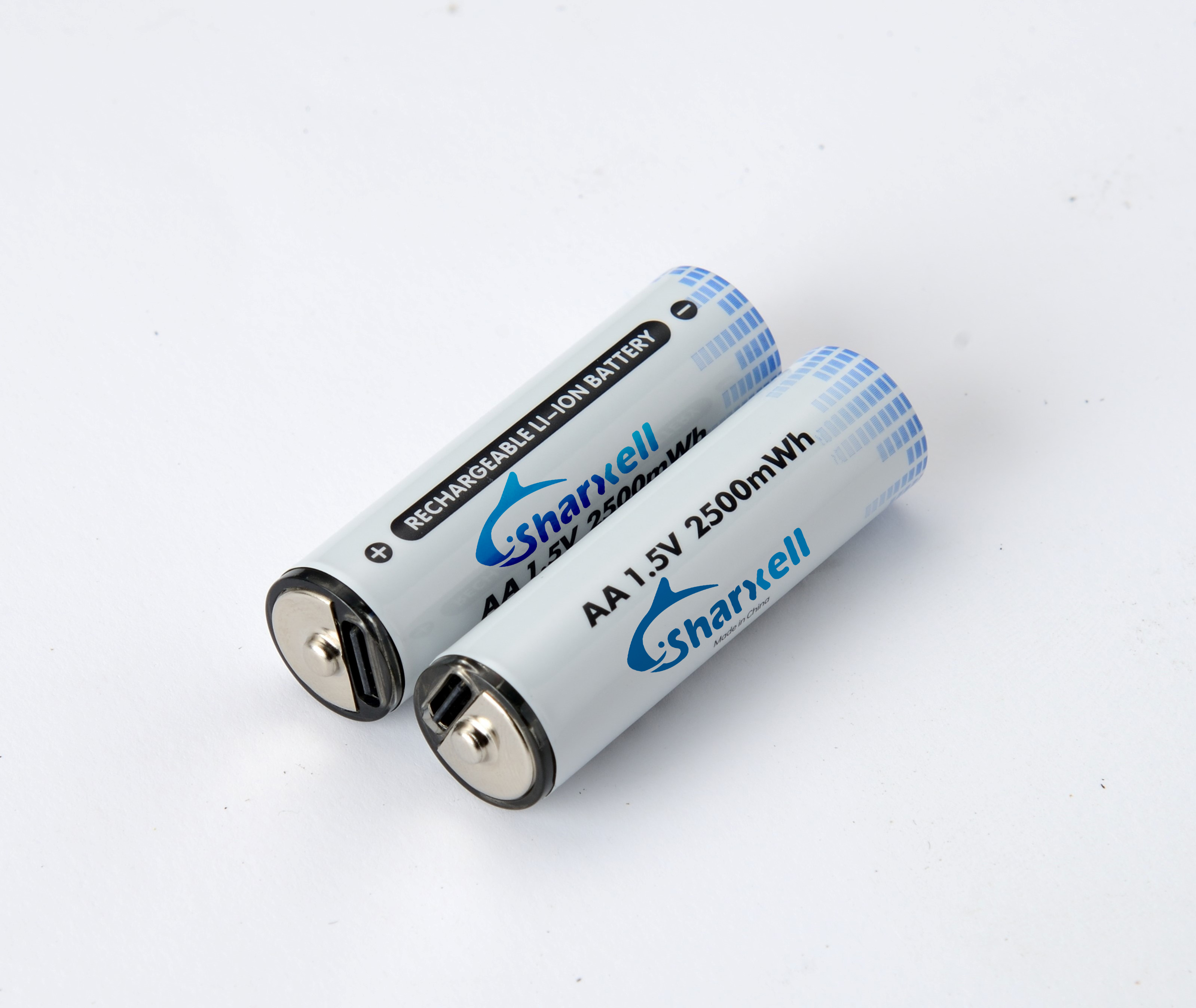 White Sharxell AA 1.5V 2500mWh USB-C rechargeable lithium battery