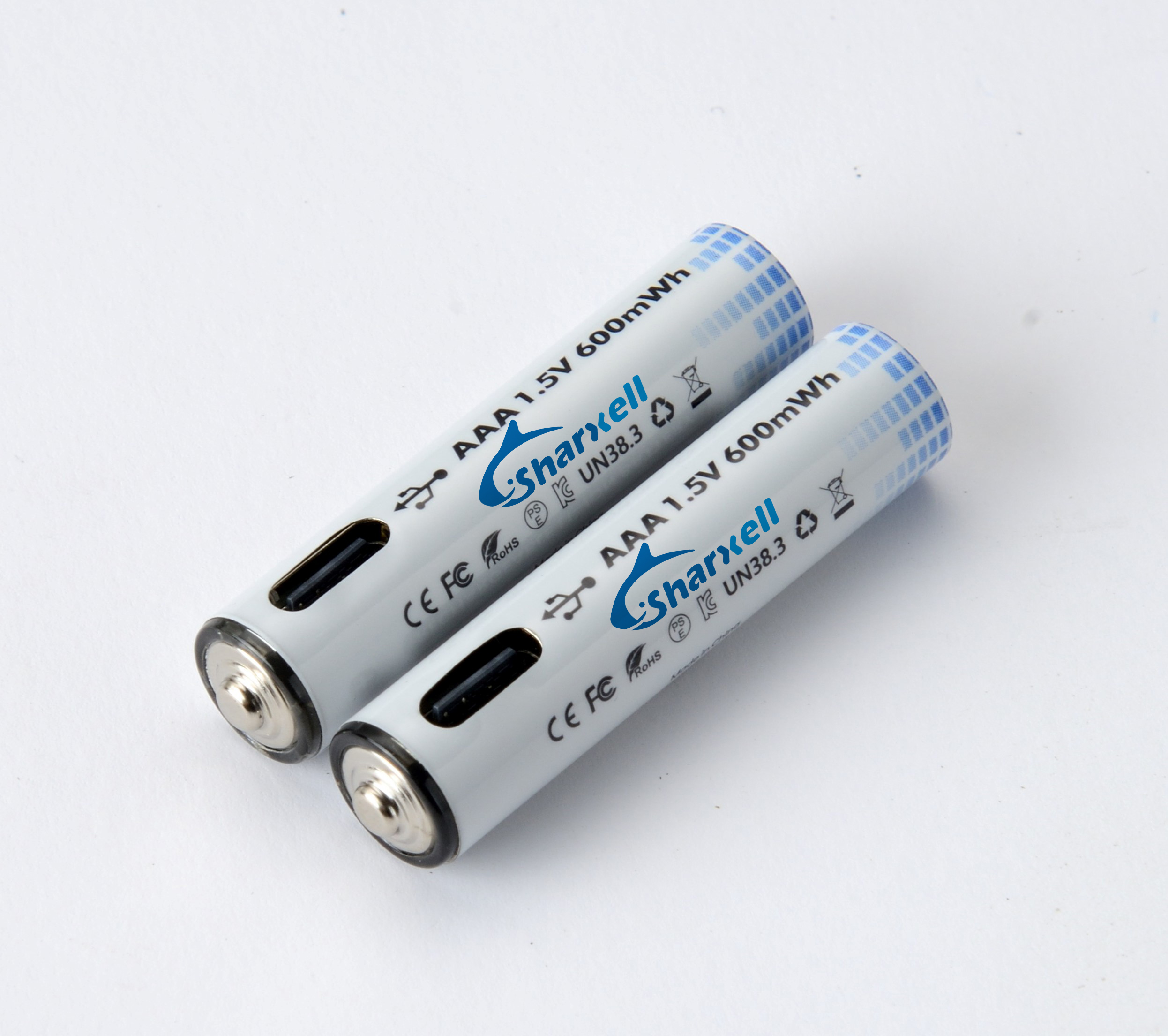 White Sharxell AAA 1.5V 600mWh USB-C rechargeable lithium battery